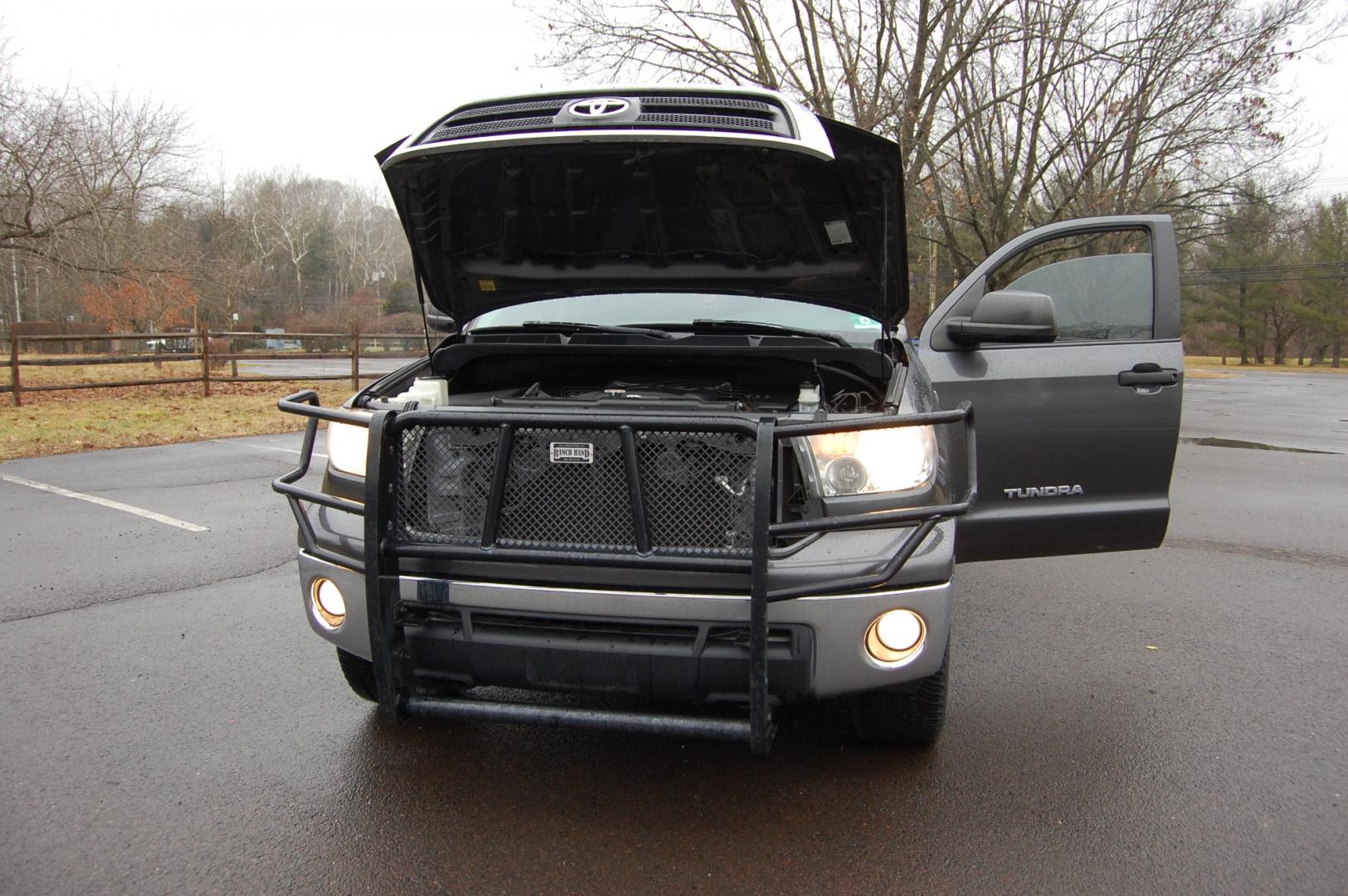 2013 Gray /Gray Cloth Toyota Tundra (5TFDW5F19DX) with an 5.7L V8 OHV 16V engine, Automatic transmission, located at 6528 Lower York Road, New Hope, PA, 18938, (215) 862-9555, 40.358707, -74.977882 - Photo#15